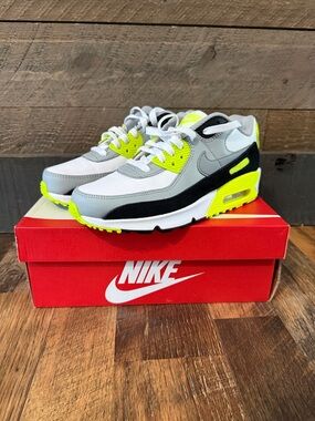 Nike Air Max 90 LTR (GS) White Volt Black Size 6Y (Fits Women’s 7.5~8) Like New